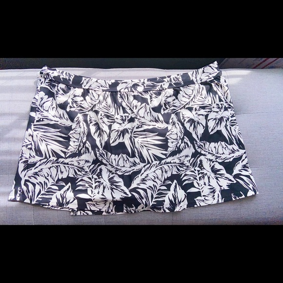 Catalina women’s skirted bottom swimwear - Picture 5 of 9